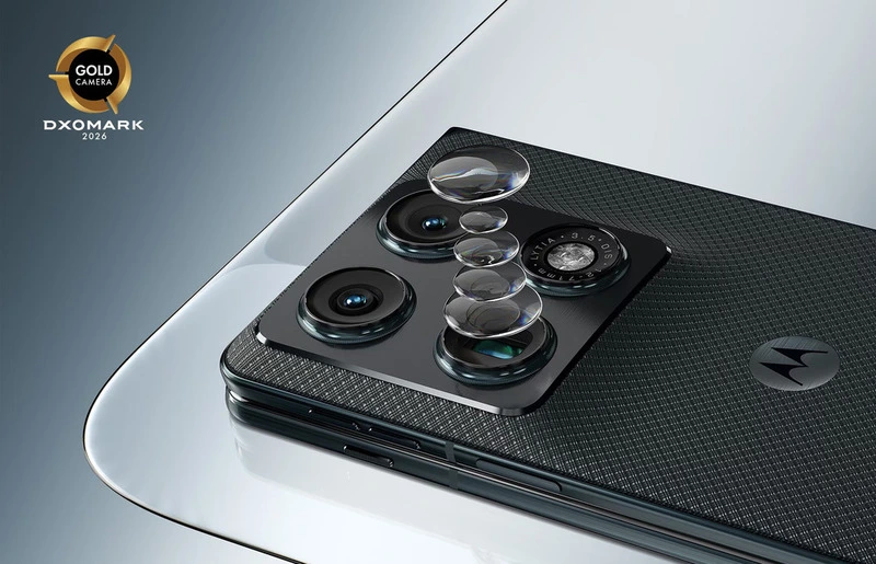 Razr-Fold-cam